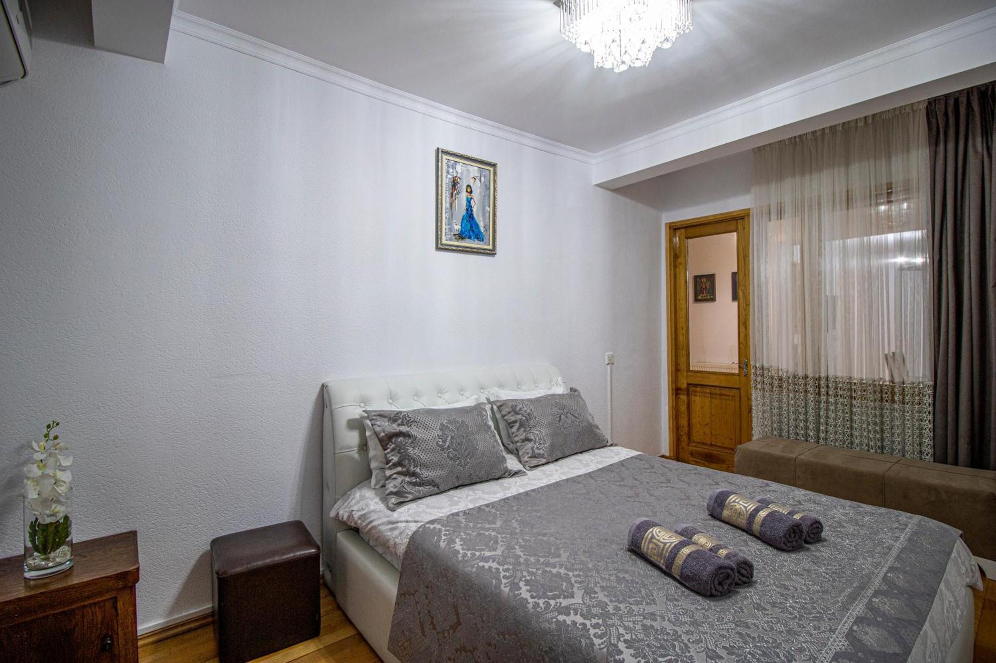 Cozy Apartment On Kostava Tbilisi Exterior foto