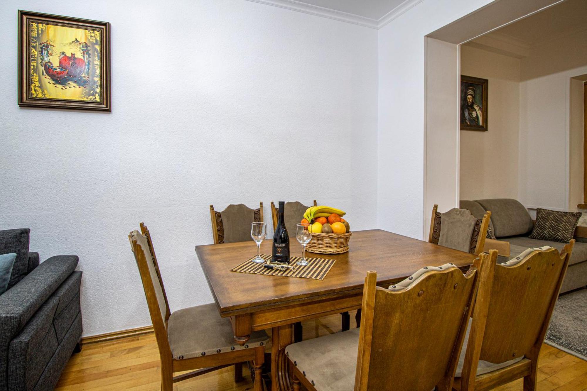 Cozy Apartment On Kostava Tbilisi Exterior foto