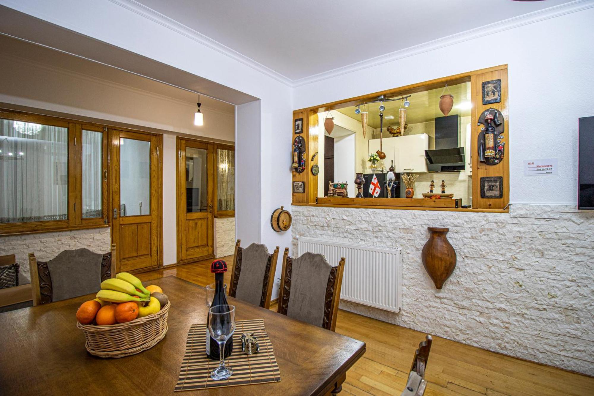 Cozy Apartment On Kostava Tbilisi Exterior foto